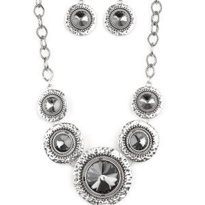 NWT💥 Gorgeous Black diamond Rhinestone necklace